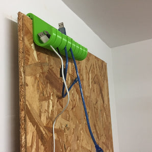 Κρεμάστρα καλωδίων USB για σανίδες OSB