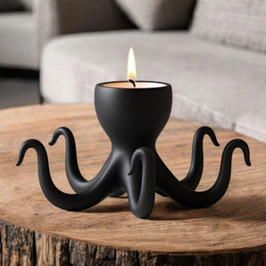 Fyrfadsstage i minimalistisk blæksprutte design