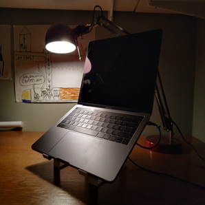 Ανυψωμένο σταντ για MacBook Pro 13"