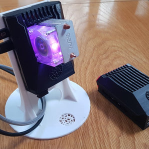 Overclocked Raspberry Pi 4 περίβλημα με υποδοχή SSD και βάση στήριξης
