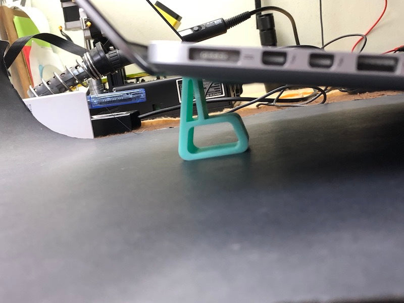 Εργονομική βάση Macbook Pro με κλίση 120°