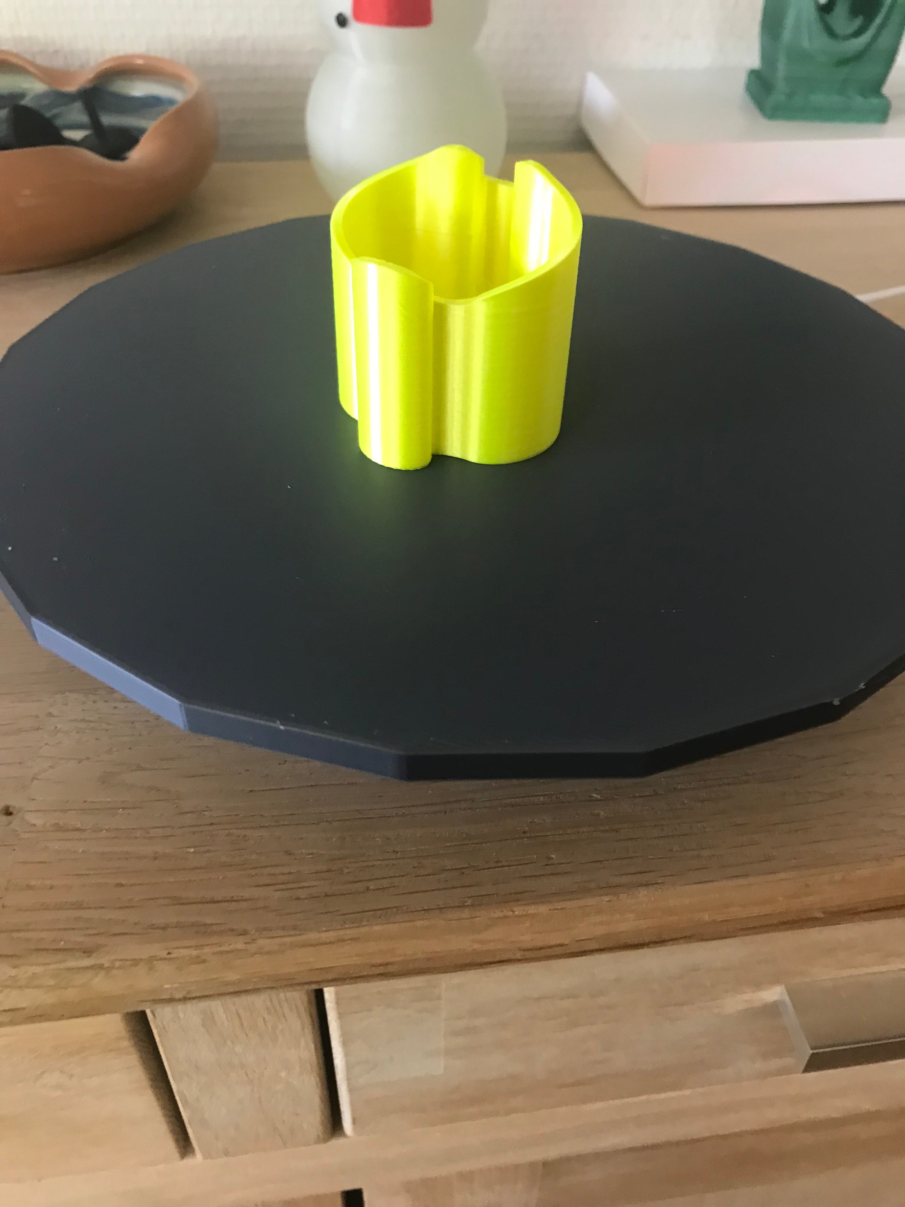 Εκτυπώσιμη σε 3D περιστρεφόμενη πλάκα για βάσεις οθόνης