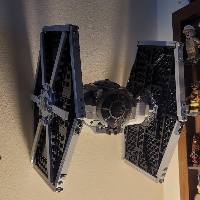 Βάση τοίχου για το Lego Star Wars TIE Fighter