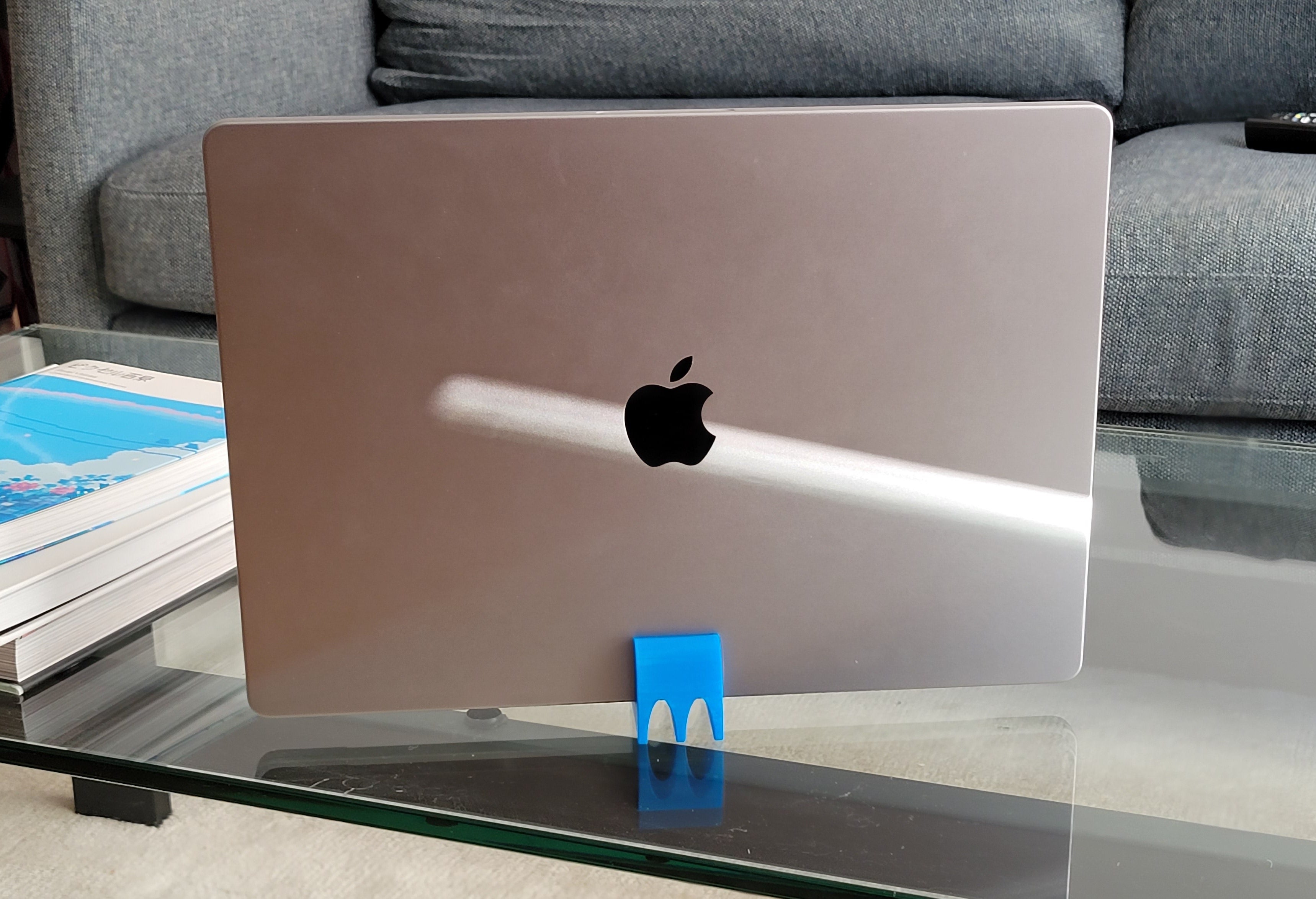 Κάθετη βάση για MacBook Pro (17mm) - v2