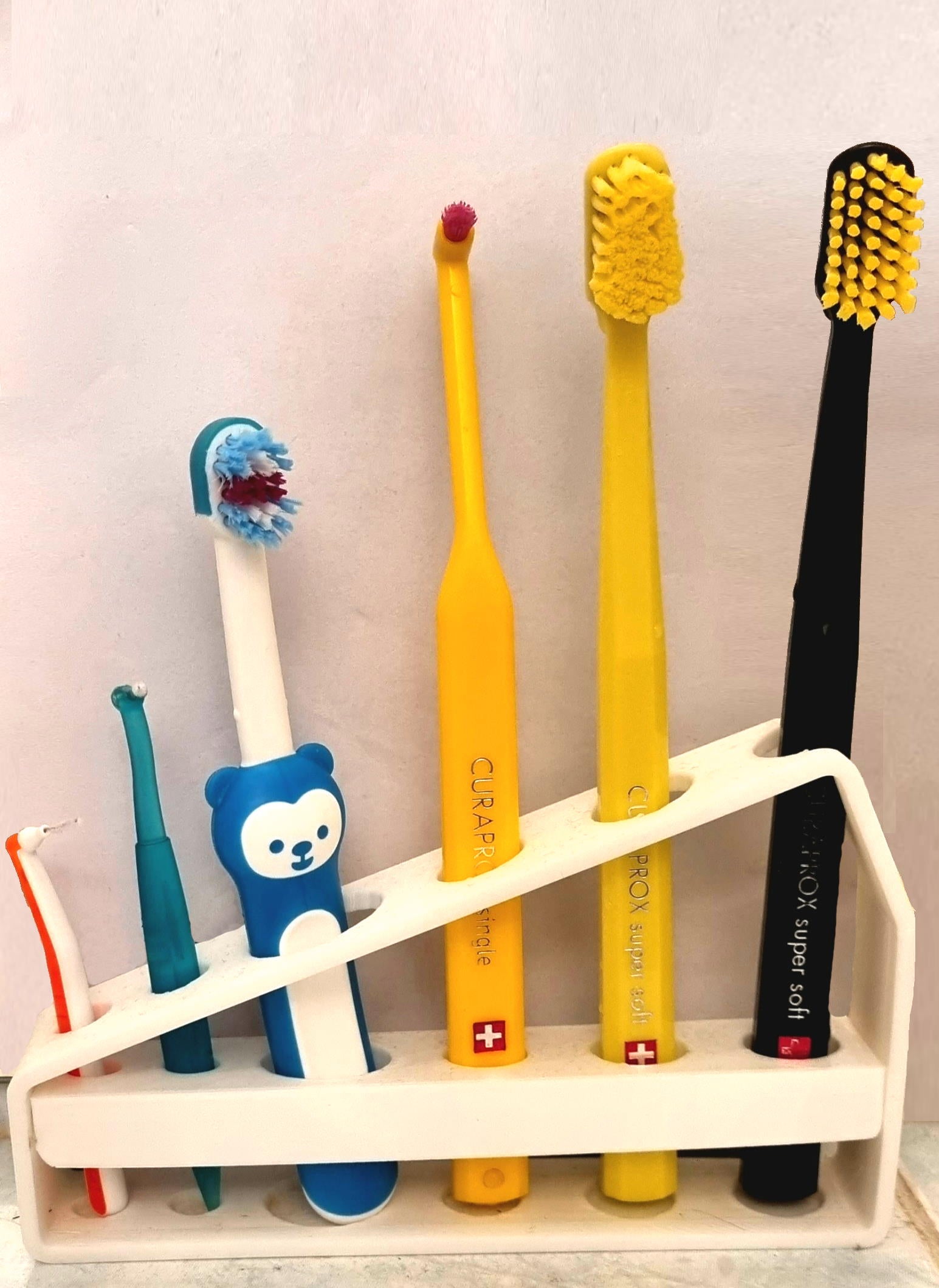 Οδοντόβουρτσα για 3 βούρτσες Curaprox και 1 παιδική βούρτσα