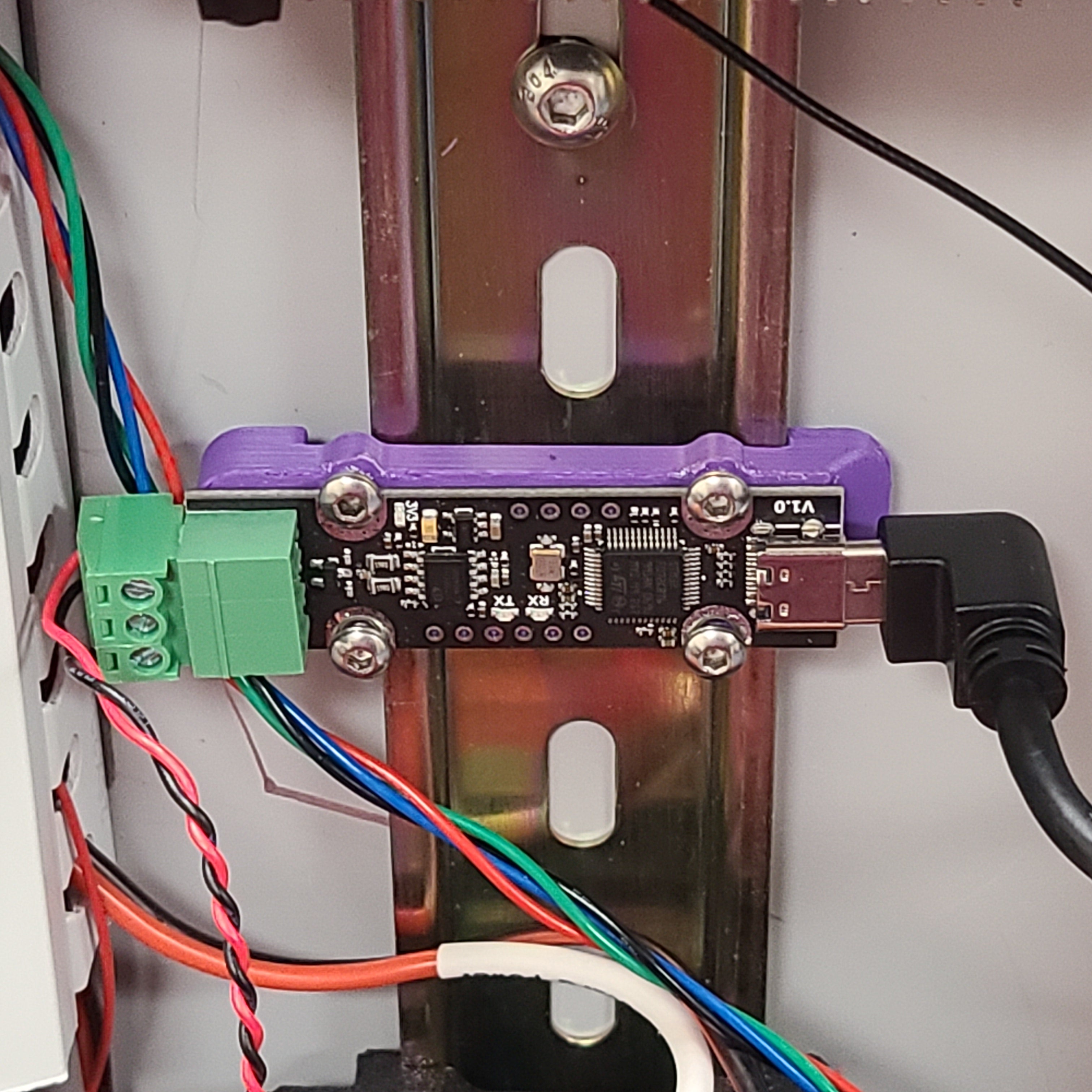 Βάση ράγας DIN Fysetc UCan με χώρο για μεγαλύτερο βύσμα USB-C
