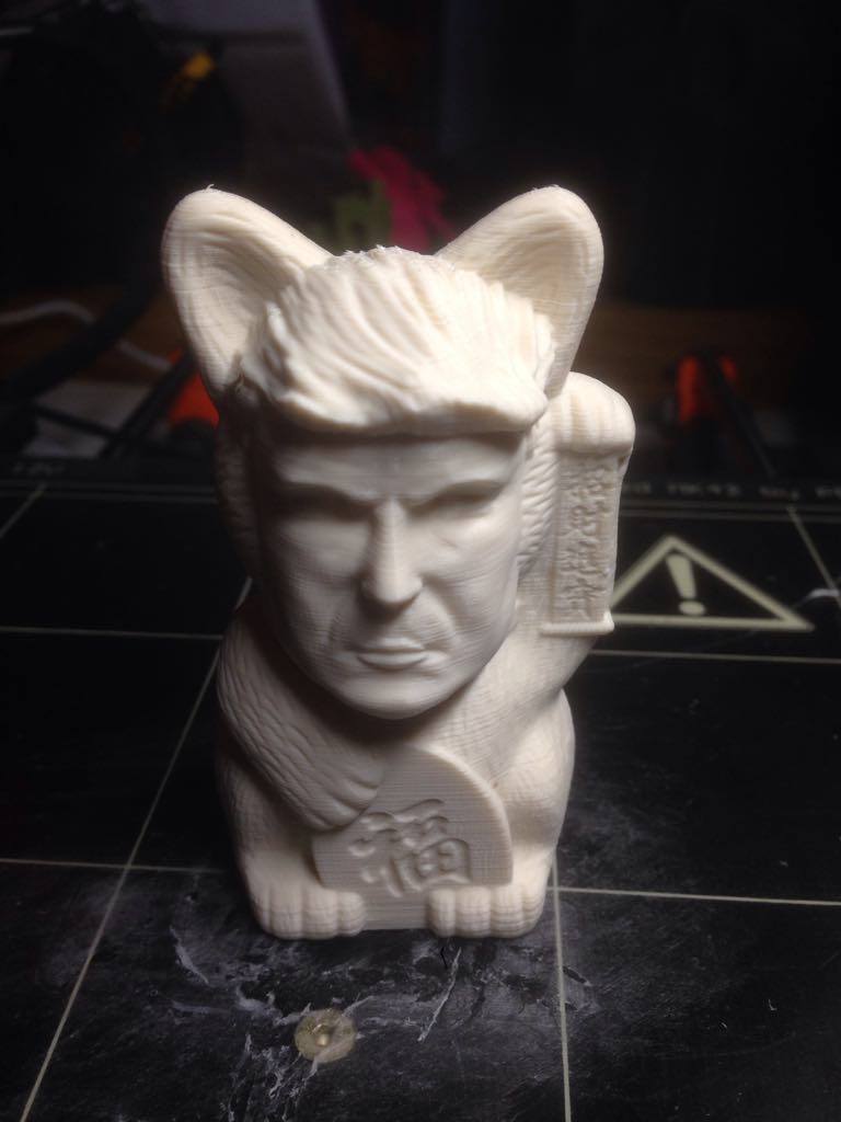 'Cat Trump: Αστείο άγαλμα γάτας και Τραμπ'