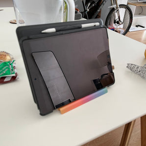 Ευέλικτη βάση iPad για βέλτιστη άνεση προβολής
