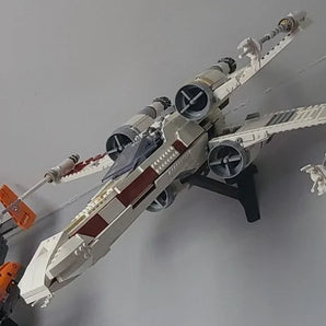 Επιτοίχια βάση για LEGO 75355 UCS X-Wing – Οθόνη σε θέση πτήσης