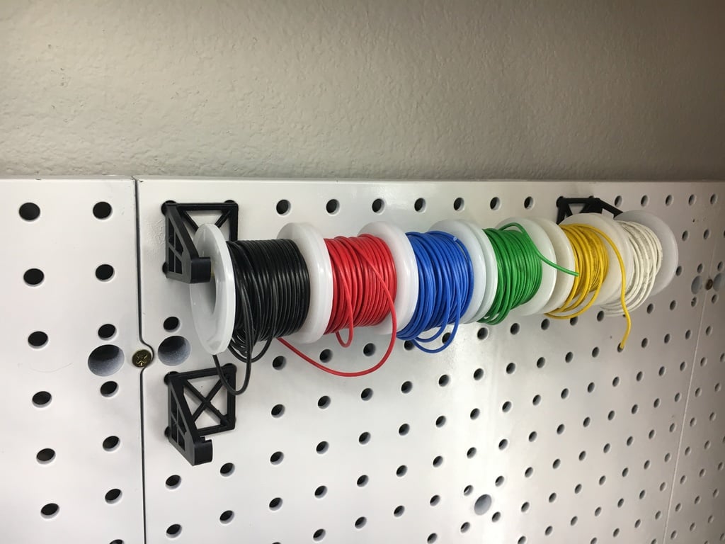 Κάτοχος καλωδίων Pegboard για καρούλια