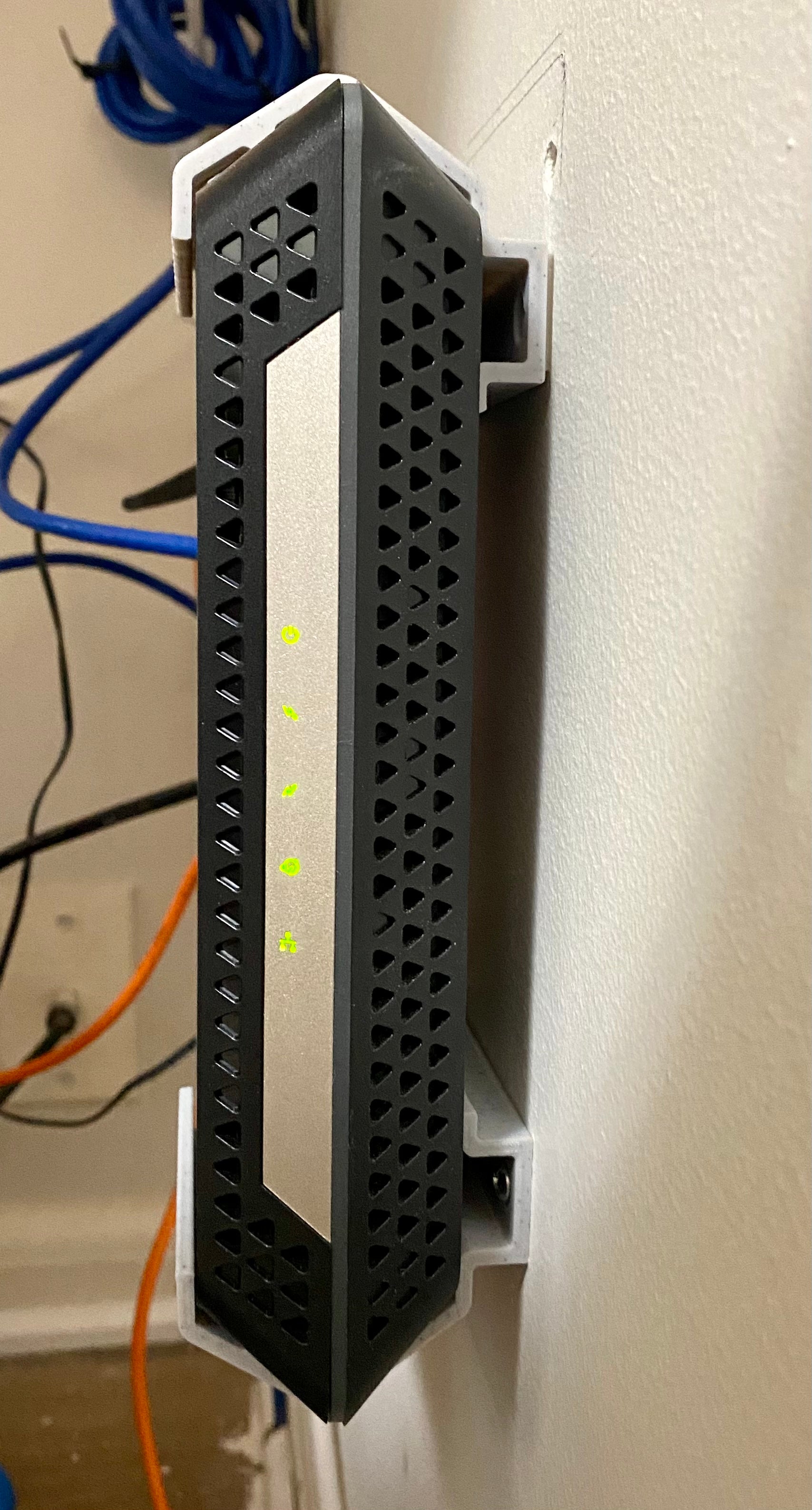 Επιτοίχια βάση Netgear CM600 / CM1000 – Βελτιστοποιήστε τη ρύθμιση του δικτύου σας