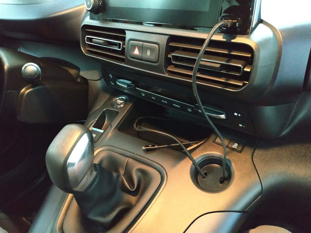 Θήκη καλωδίου USB για Peugeot Rifter, Citroën Berlingo & Opel Combo (2018+)