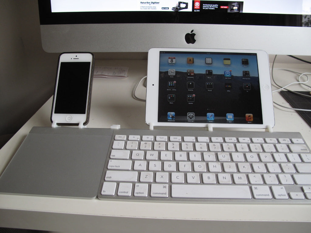 Απλή βάση iPhone και iPad για ασύρματο πληκτρολόγιο και Trackpad της Apple