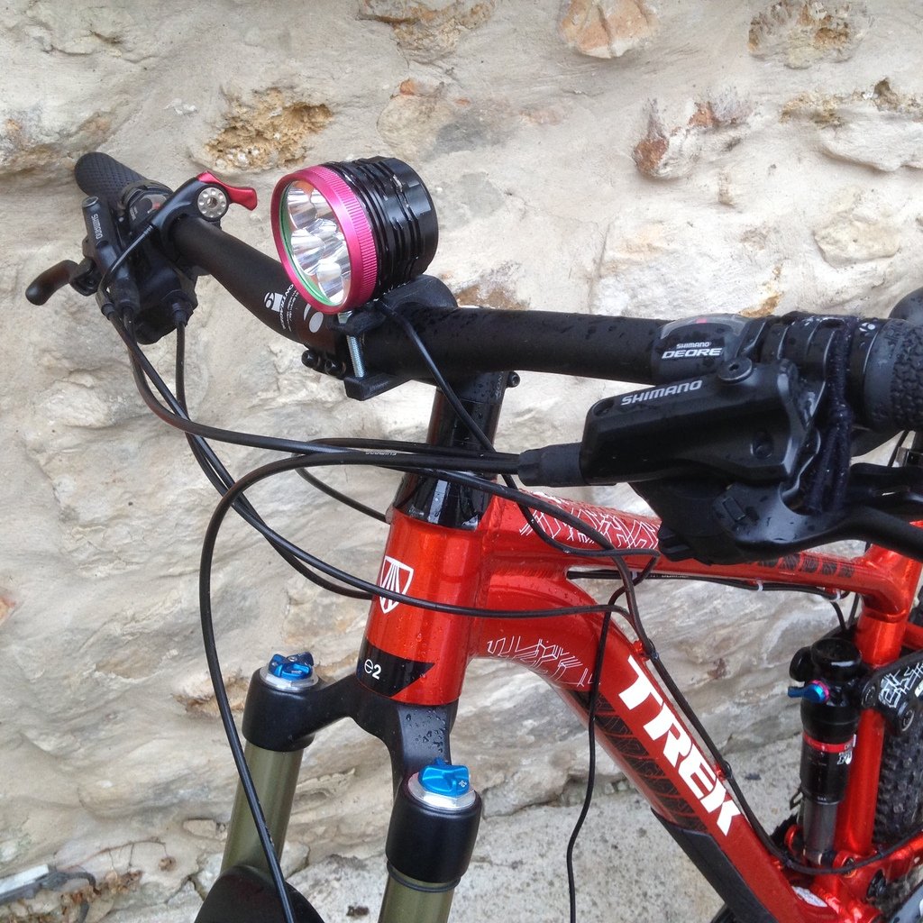 Φωτιστικό ποδήλατο 32mm για ποδήλατα βουνού και στερέωση φωτός ποδηλάτου