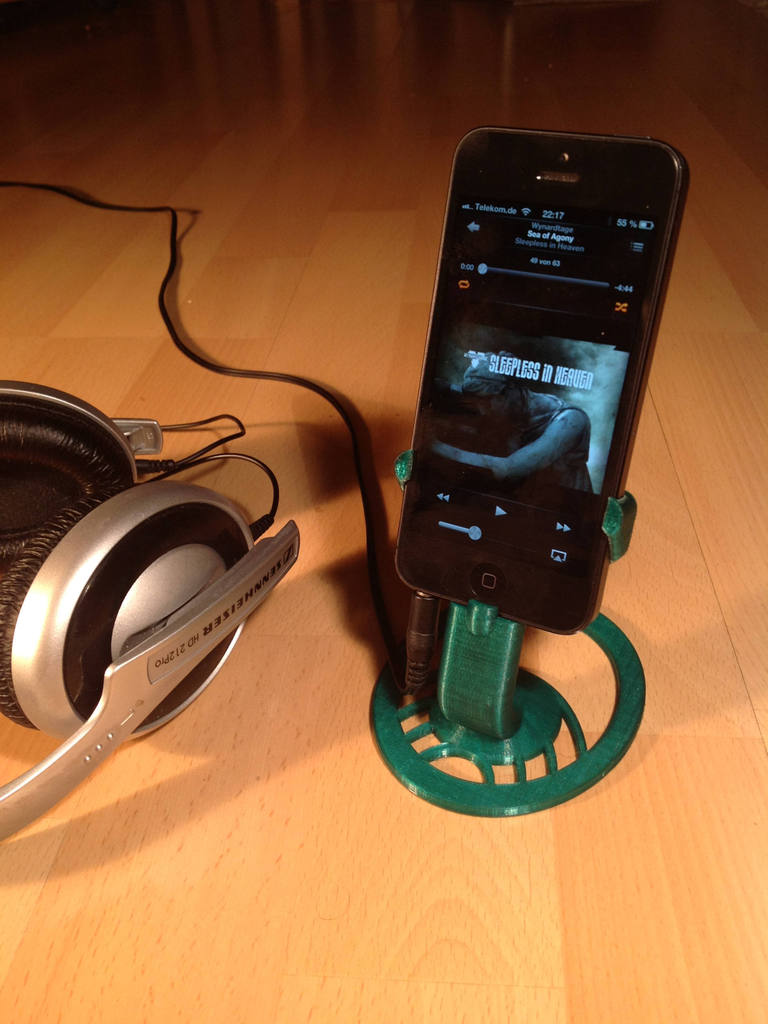 Βάση iPhone 5 με χώρο για καλώδιο ήχου