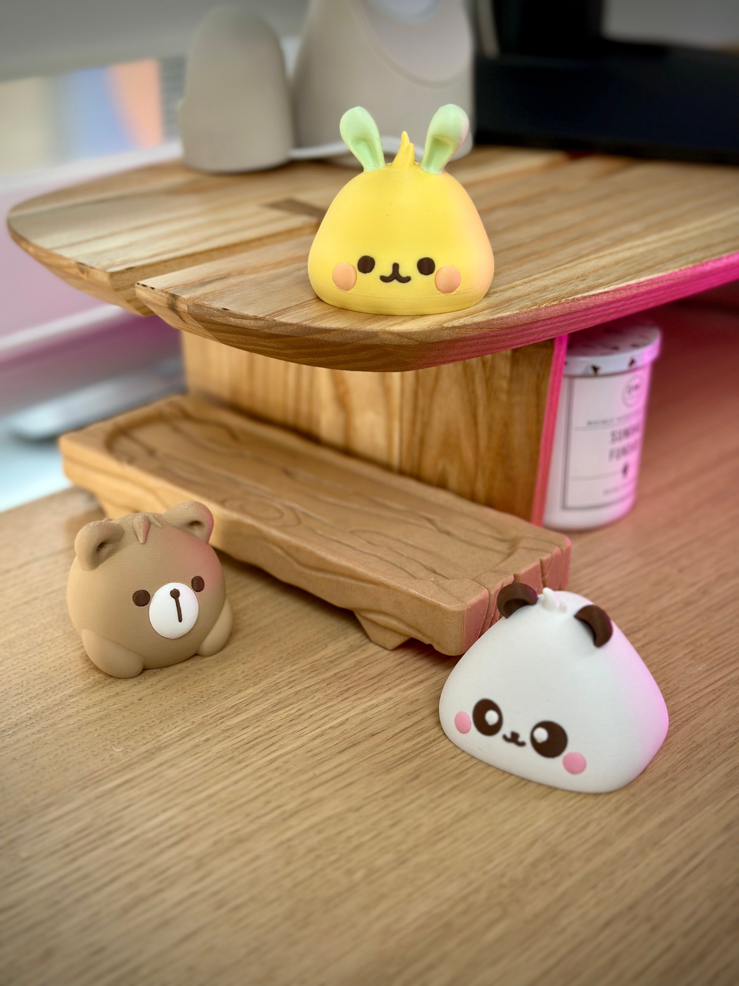 Φιγούρες Kawaii Dyre Bao σε Ξύλινο Μπλοκ
