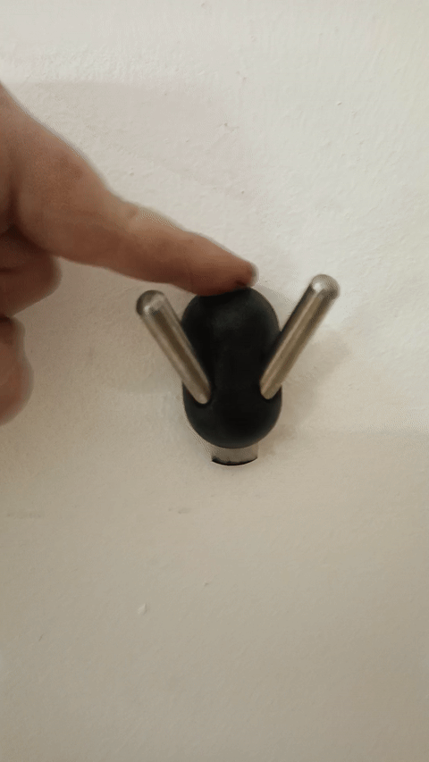 Στιβαρή επιτοίχια κρεμάστρα με ράβδο 8 mm