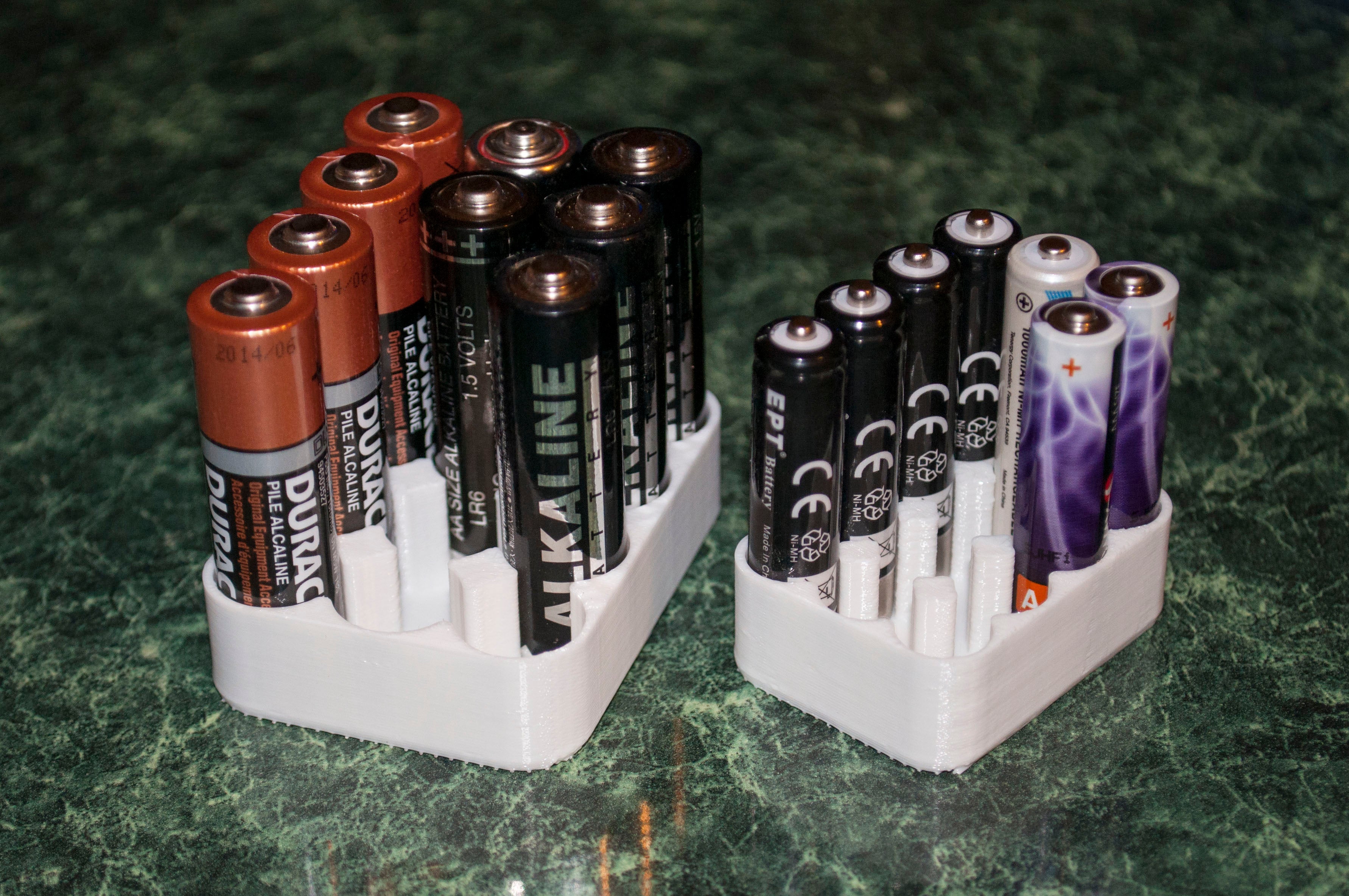 Υποδοχή μπαταριών για μπαταρίες AA, AAA και 18650