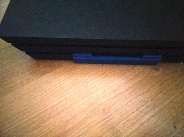 Playstation PS4 Pro Τοίχου