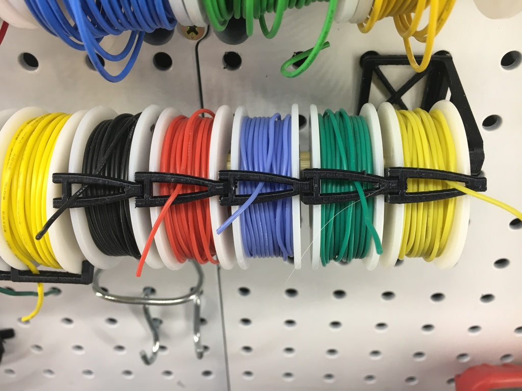 Κάτοχος καλωδίων Pegboard για καρούλια