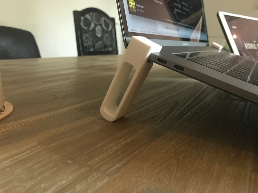 Βάση MacBook Pro για βελτιστοποιημένο χώρο εργασίας