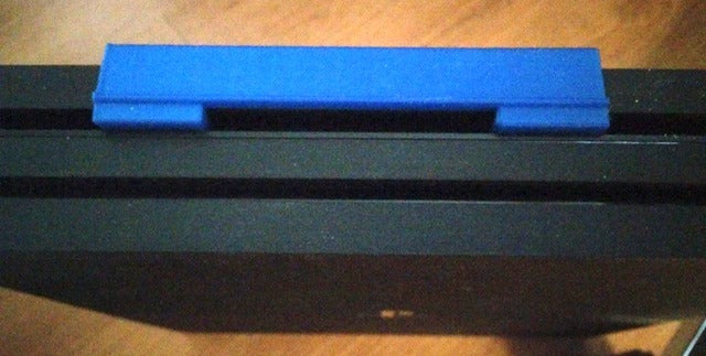 Playstation PS4 Pro Τοίχου