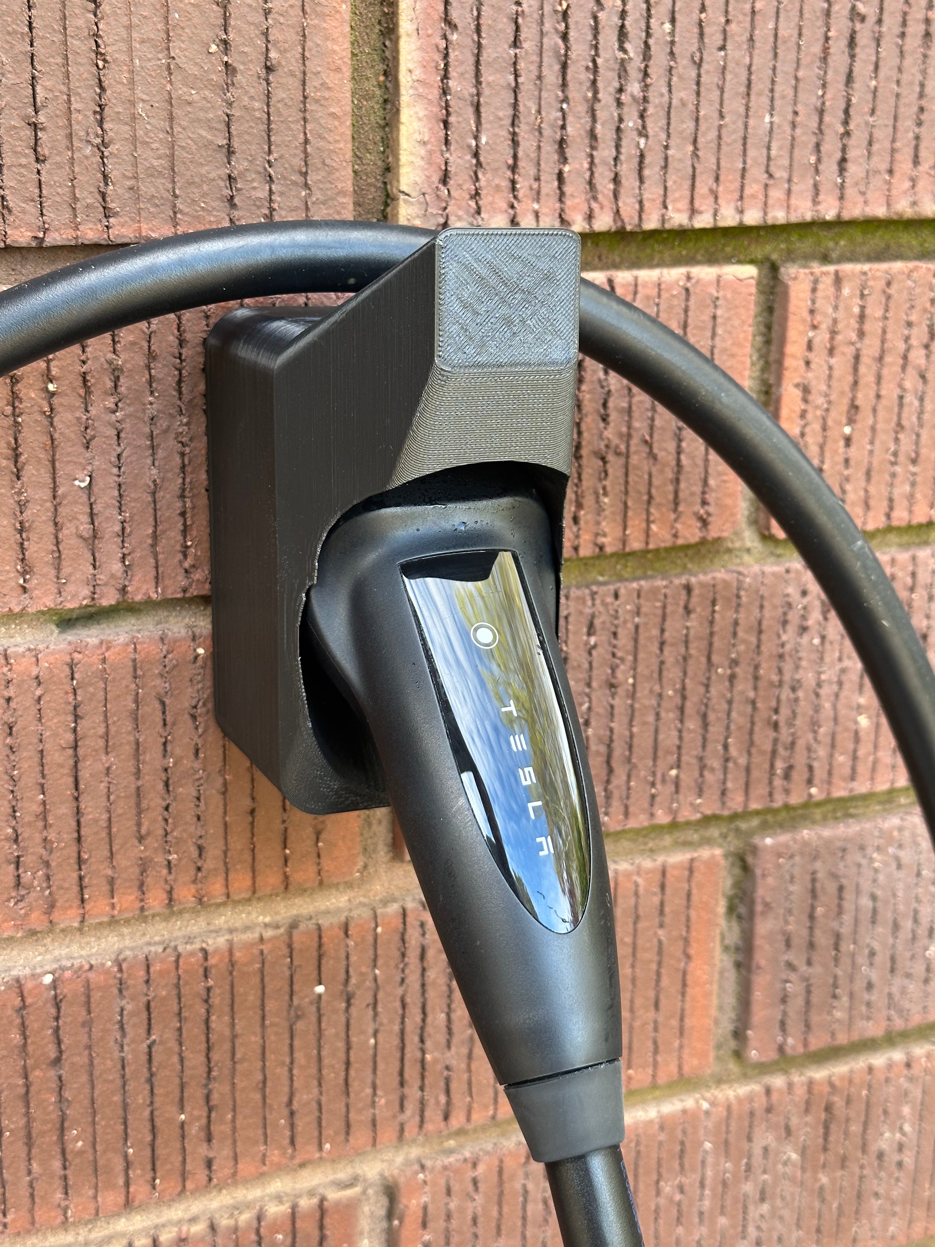 Επιτοίχια βάση φόρτισης Tesla CCS2