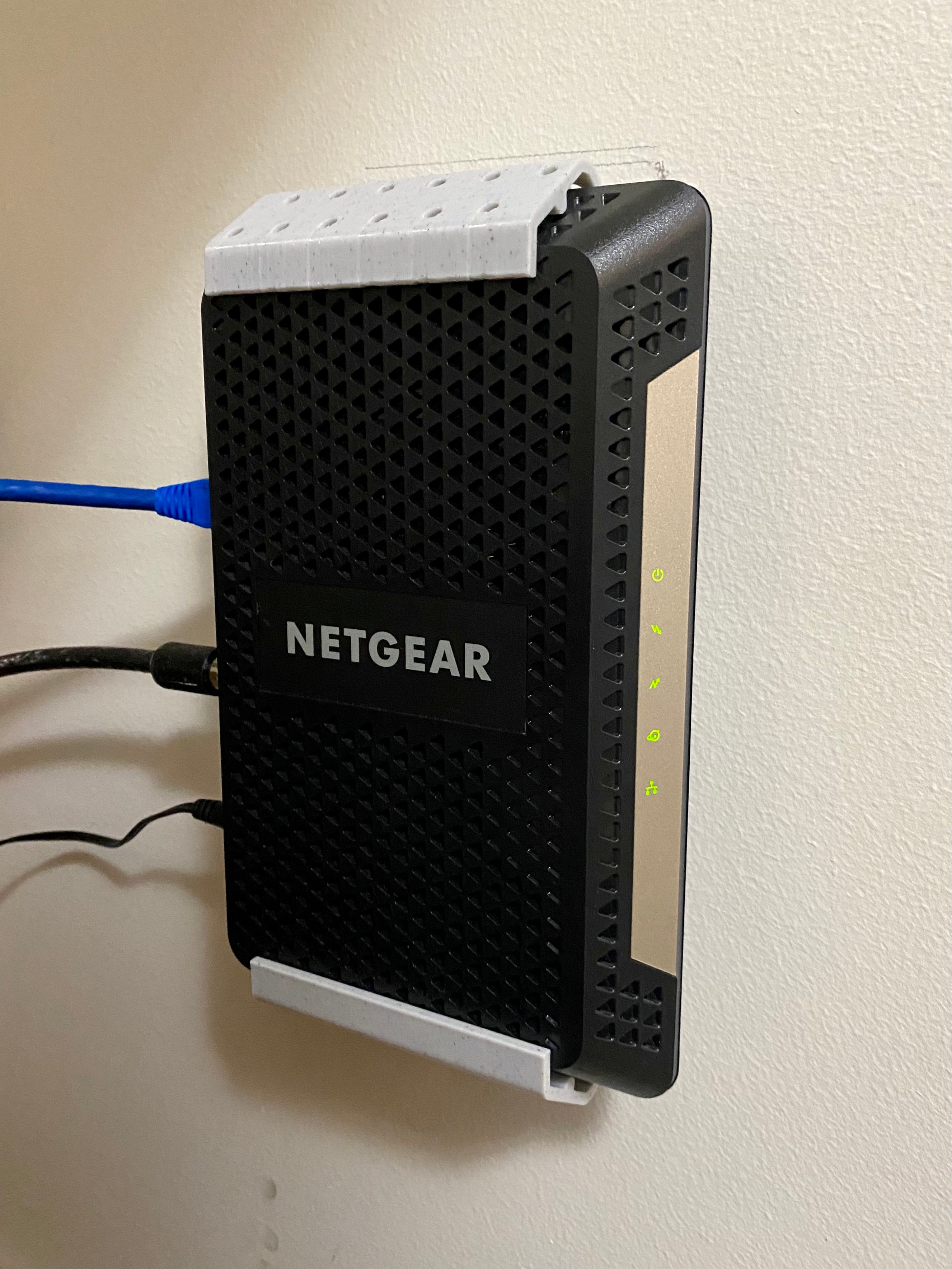 Επιτοίχια βάση Netgear CM600 / CM1000 – Βελτιστοποιήστε τη ρύθμιση του δικτύου σας