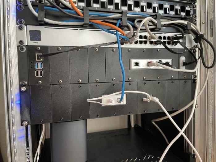 Ράφι για Philips Hue Bridge - 2U 19' Μον modular Rack
