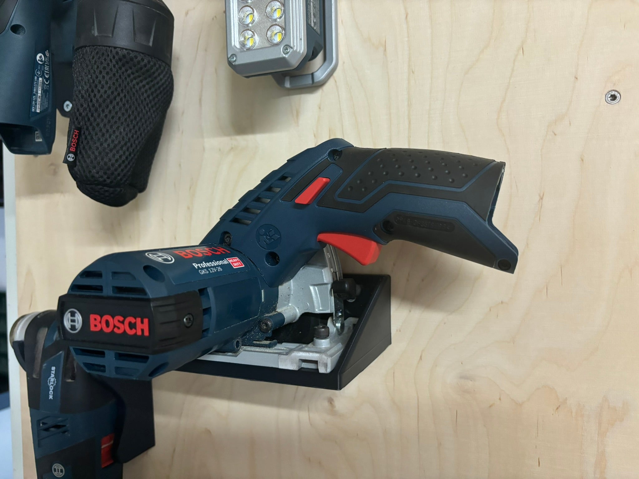 Bosch 12V Τοίχου Στήριξη για Μπαταρίες και Εργαλεία