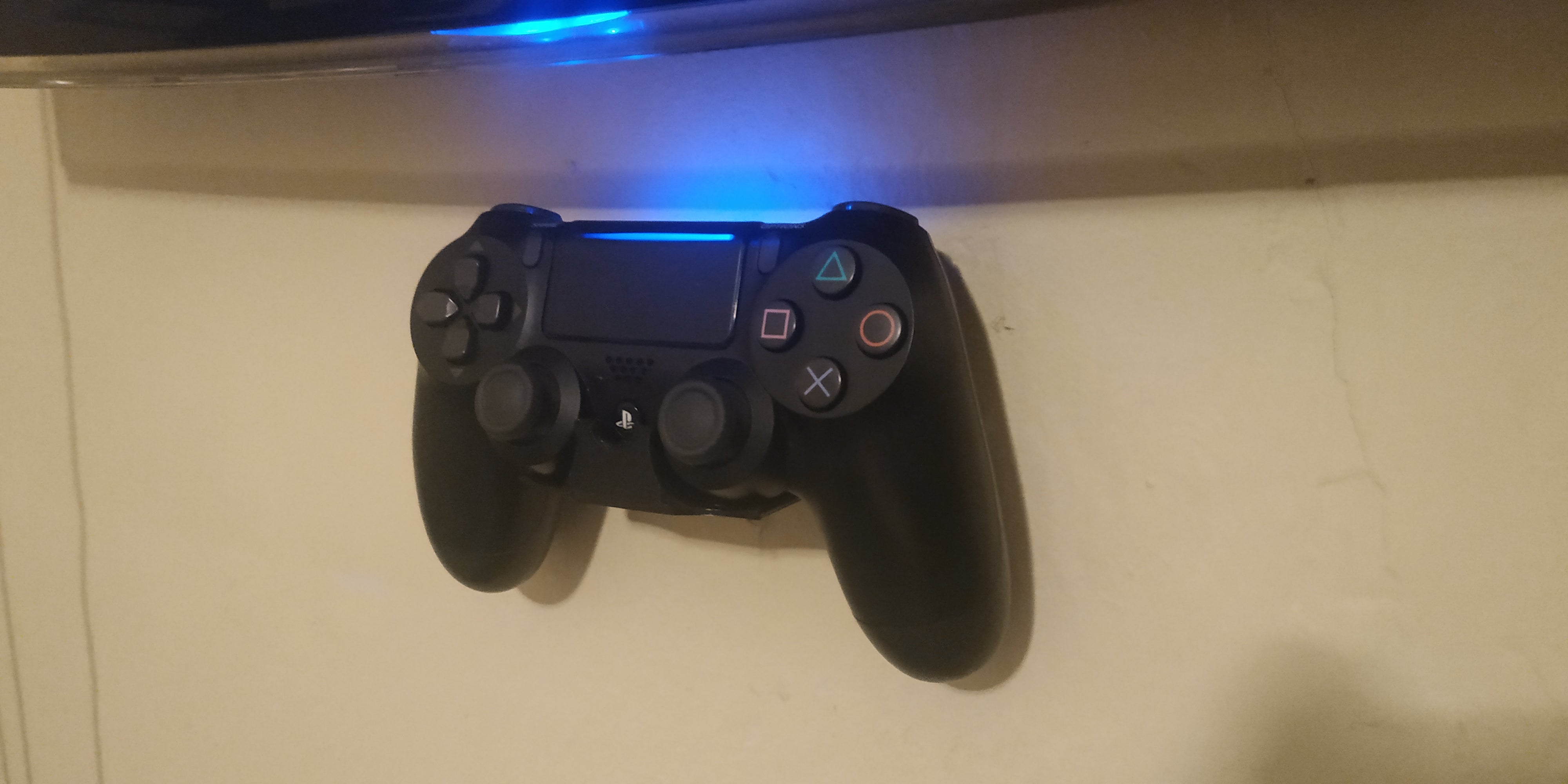 Διακριτική επιτοίχια βάση για ελεγκτή Playstation 4 Dualshock