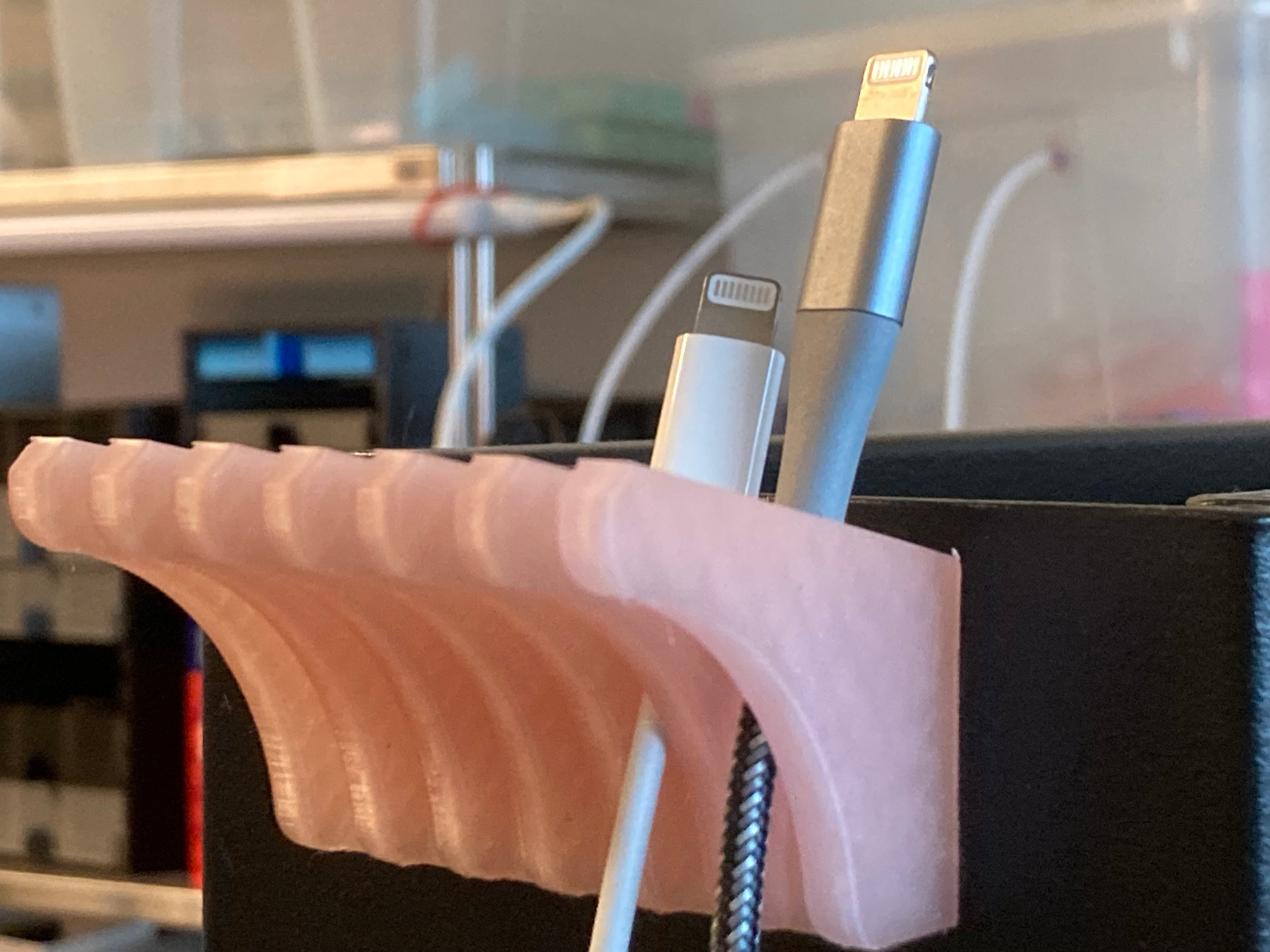 USB καλωδιοκρατητής με μαγνητική τρύπα