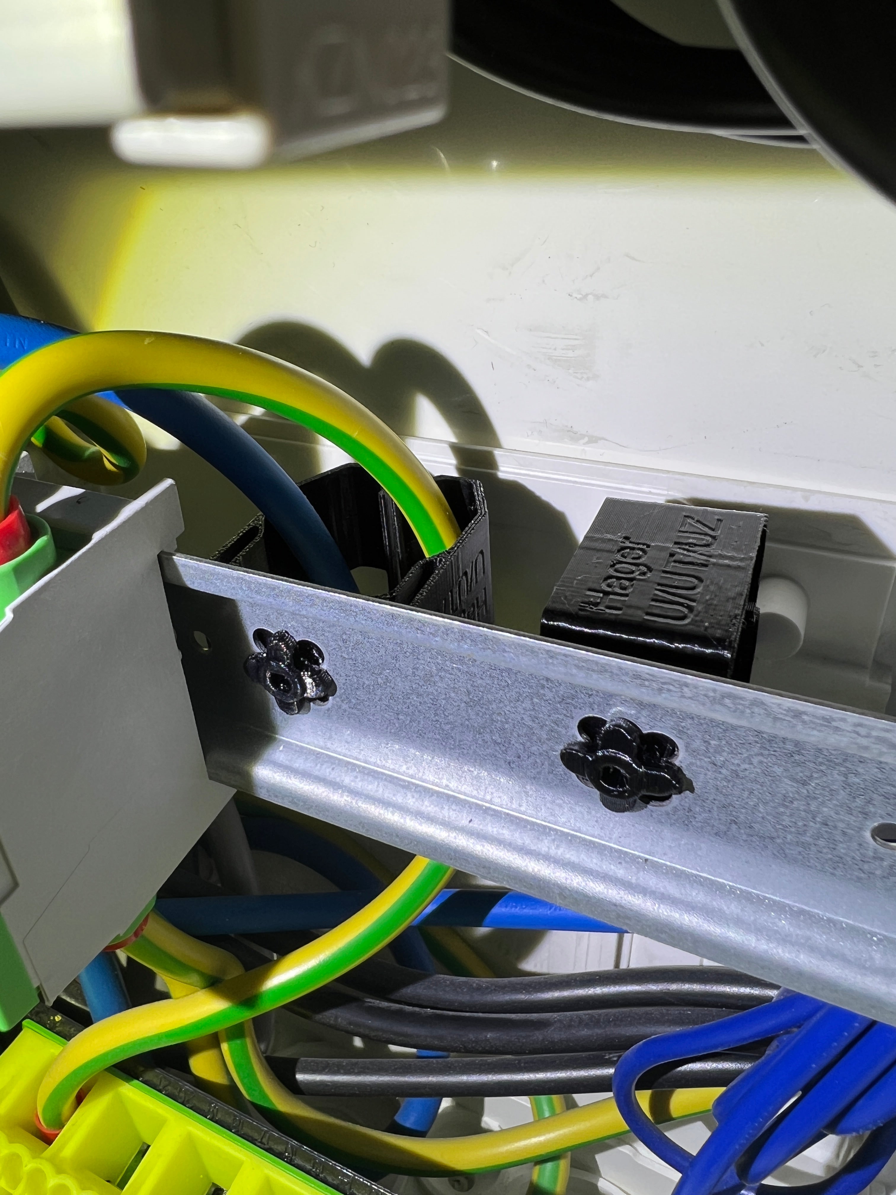 Κλιπ καλωδίου Hager Din Rail