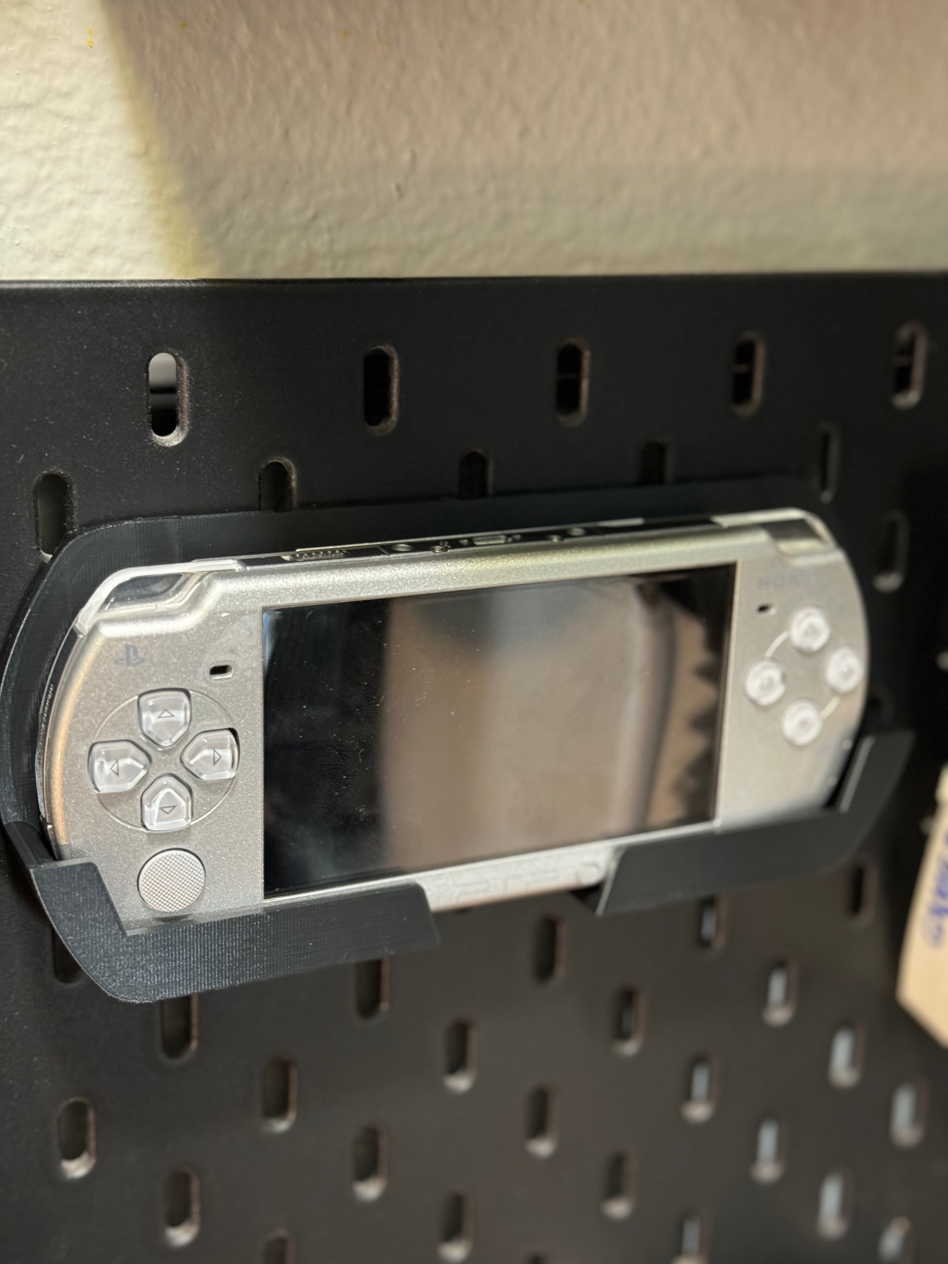 PSP Slim IKEA Skadis Στήριγμα οθόνης