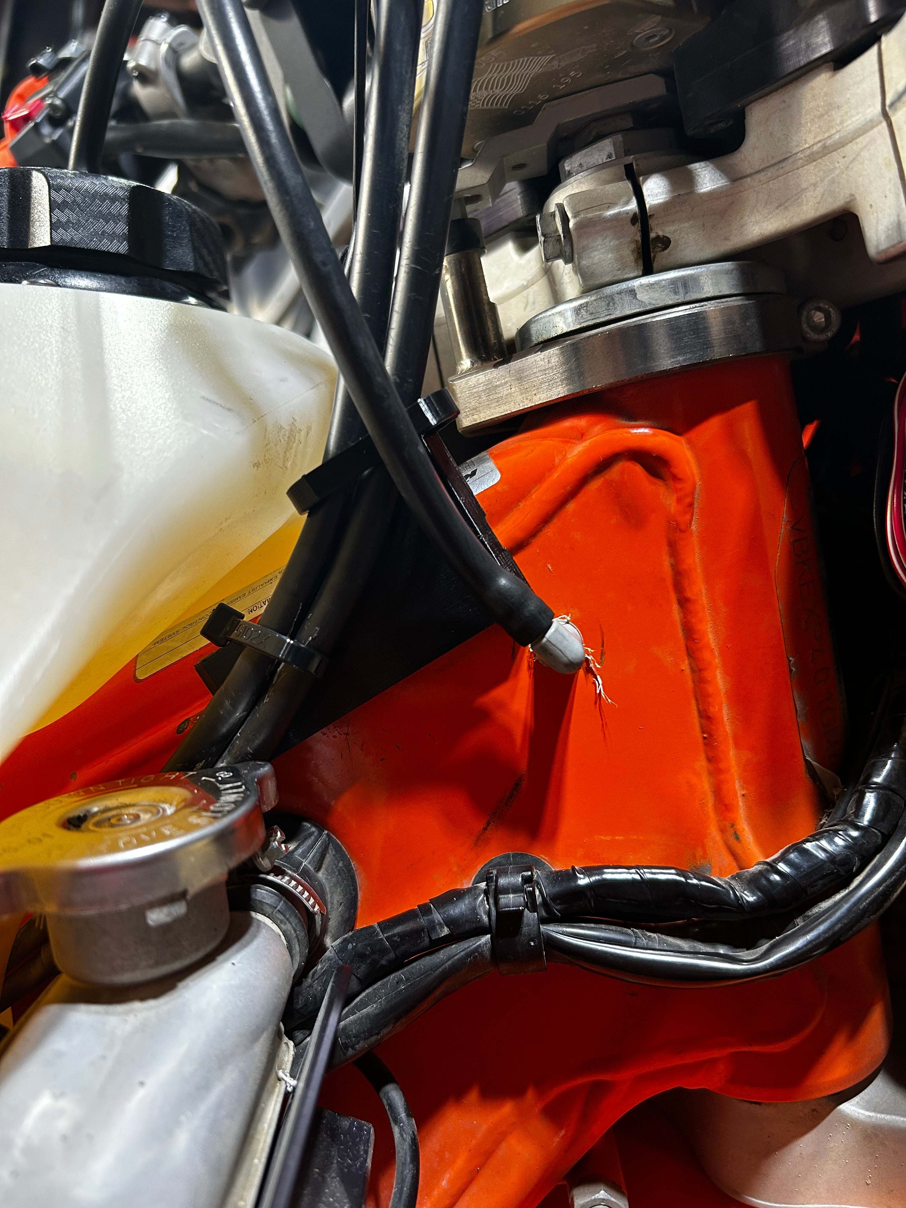 KTM 500 Στερέωση καλωδίων για καλώδιο αερίου - Προστατευτική βάση για χωμάτινο ποδήλατο