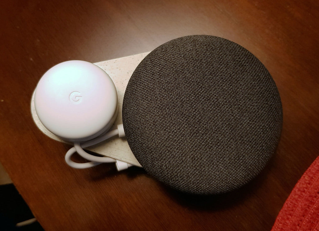 Θήκη πρίζας Google Nest Mini – Διακριτική βάση στήριξης τοίχου