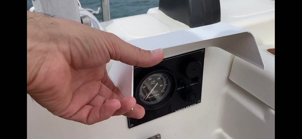 Κάλυμμα πάνελ με μεντεσέ για κινητήρα σκάφους