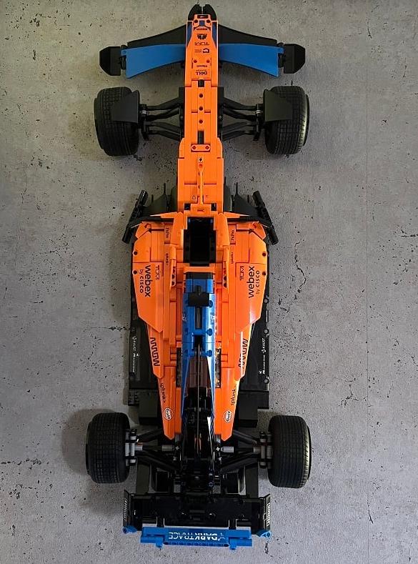 Βάση τοίχου για το αγωνιστικό αυτοκίνητο LEGO McLaren Formula 1™