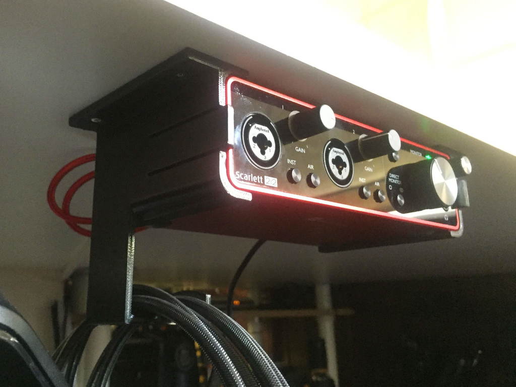 Focusrite Scarlett 2i2 3. Gen Βάση με διαχείριση καλωδίων