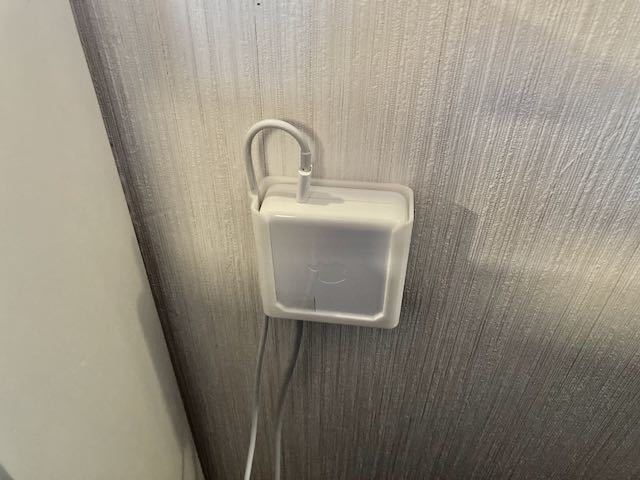 Επιτοίχια βάση φορτιστή Macbook USB-C