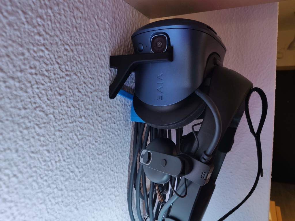 Ελάχιστη επιτοίχια τοποθέτηση HTC Vive COSMOS με διαχείριση καλωδίων