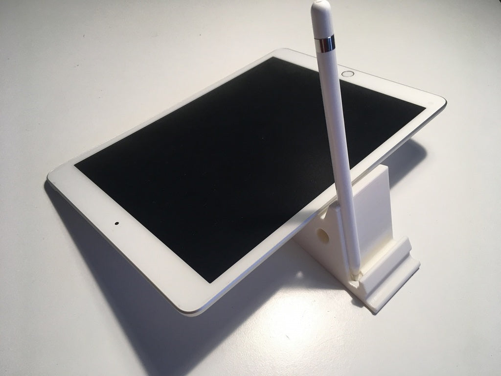 Βάση iPad 2 κατευθύνσεων με υποδοχή μολυβιού Apple