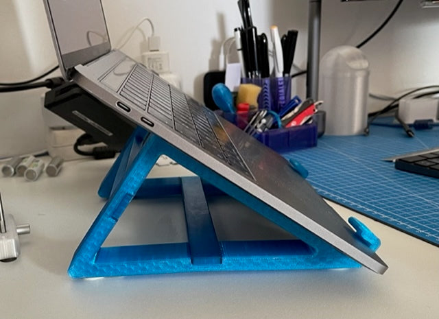 MacBook Pro και φορητή βάση - Εύκολη συναρμολόγηση