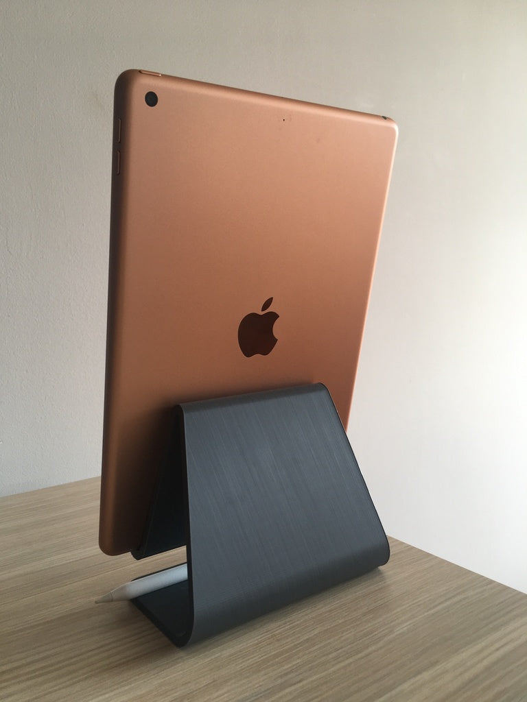 Απλή βάση iPad με χώρο για Apple Pencil και καλώδιο Lightning