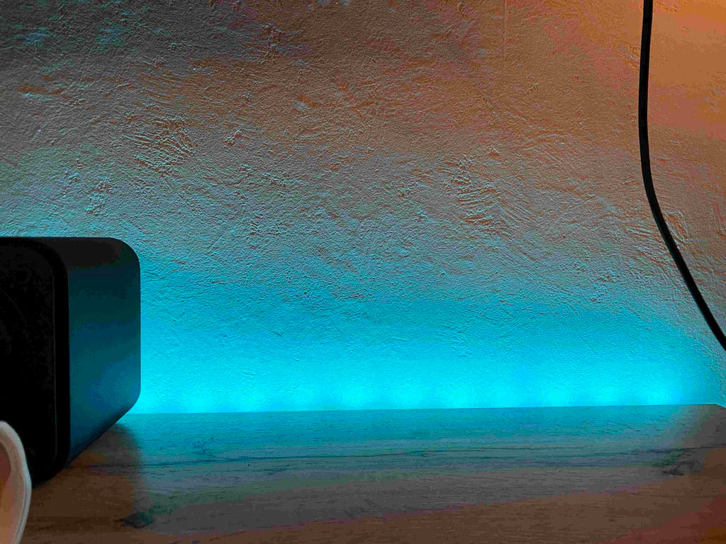 Βάση στήριξης ταινίας φωτός Philips Hue για ράφια και τραπέζια