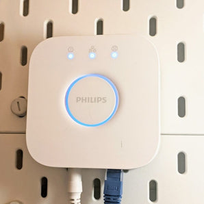 Philips Hue Hub v2.1 Skadis Beslag
