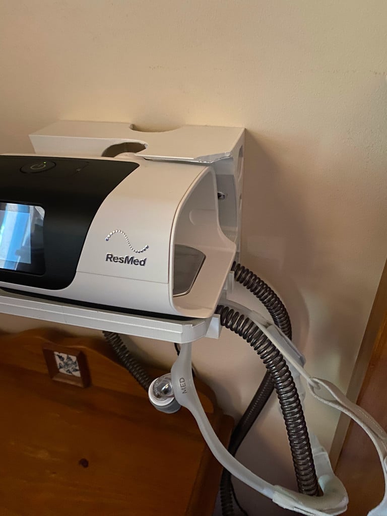 Επιτοίχια βάση για μηχανή ResMed Airsense 11 CPAP