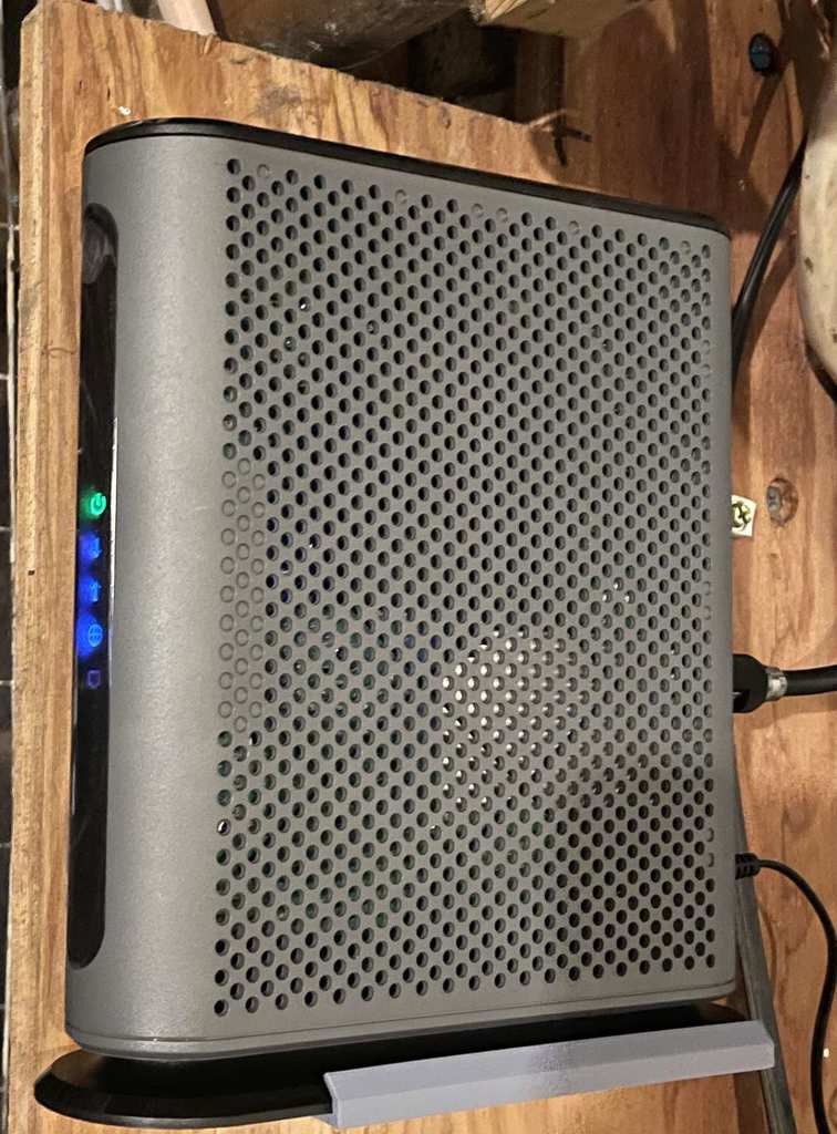 Επιτοίχια βάση Motorola MB8611 – Εξοικονόμηση χώρου και οργάνωση