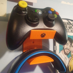 Επιτοίχια βάση για χειριστήριο Xbox και ακουστικά