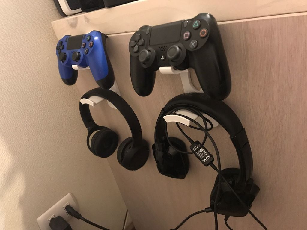 Επιτοίχια βάση για χειριστήριο PS4 και ακουστικά